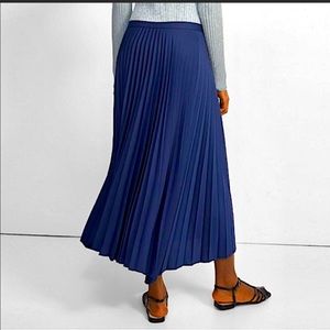 Theory Pleated Skirt in Satin Crepe.Deep Navy